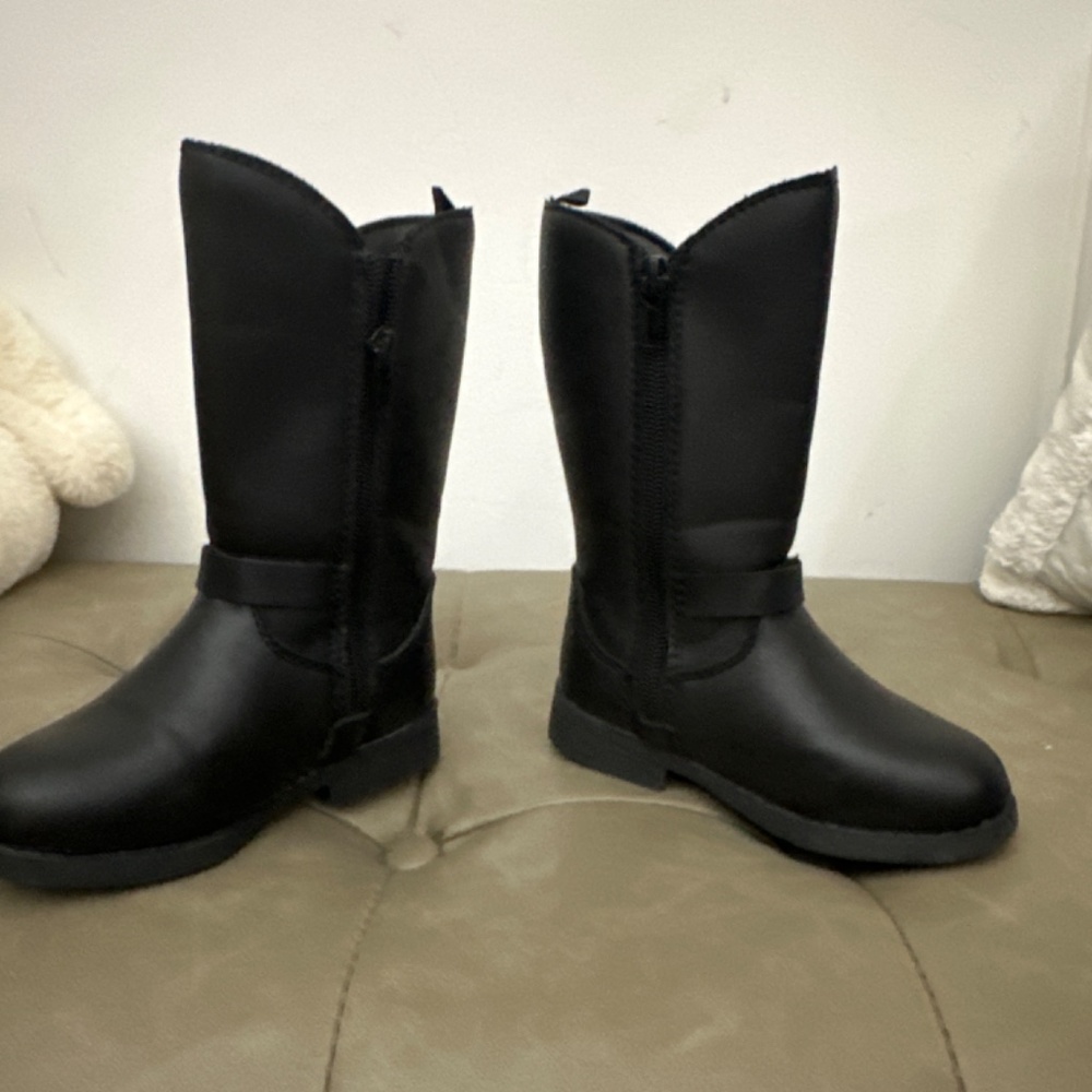 Boots - Picture 3 of 5